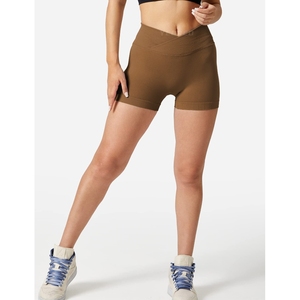 Shorts de yoga marron taille haute pour femme, sans couture, pour l'entraînement et la gym, avec effet froncé fessier - Product Image 3