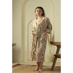 Bata de mujer de lujo con cinturón y estampado de hibisco, ropa de dormir de alta gama - Product Image 2