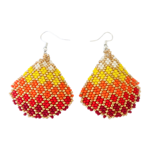 Pendientes Hechos a Mano con Cuentas y Bordados - Forma de Ramo de Flores a Precio de Mercado con Descuento por MD HANDICRAFTS - Product Image 1