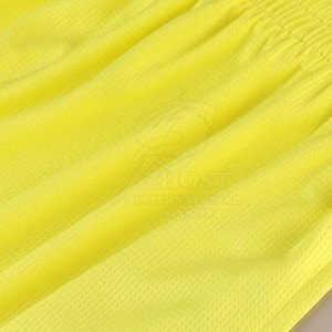 Uniforme de baloncesto de alta calidad para equipos, incluye camiseta y pantalones cortos personalizados, adecuado para torneos y equipos escolares. - Product Image 6