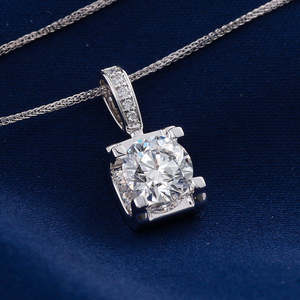 Colgante de Diamante Redondo Cultivado en Laboratorio con Certificación IGI en Oro, Oro Rosa, Oro Blanco o Plata, Color D-E-F, Claridad VVS-VS, con Cadena - Product Image 1