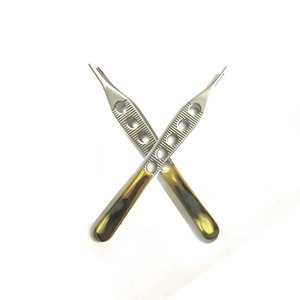 ชุดเครื่องมือผ่าตัดสแตนเลสสตีลคุณภาพพรีเมียม ปี 2026 ยี่ห้อ Adson Brown รุ่น Tissue 9x9teeth Forceps ขนาด 6 นิ้ว ด้ามจับโค้งสีทอง พร้อมคู่มือการใช้งาน - Product Image 4
