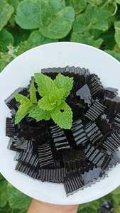 Gelée d'herbe noire séchée - Herbe de Mesona / Liang Fen Cao / Mesona Chinensis Ben Origine Vietnam Durée de conservation de 12 mois - Product Image 1