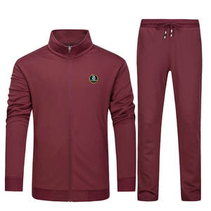 Ensemble veste matelassée rouge en polyester à fermeture éclair intégrale et pantalon de survêtement color block assorti pour homme adulte, col montant, tenue e-sport - Product Image 1
