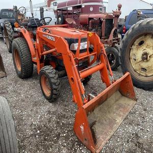 Solución duradera para equipos agrícolas con sistema hidráulico eficiente, control de tracción fuerte y diseño fácil de usar para el operador. - Product Image 3