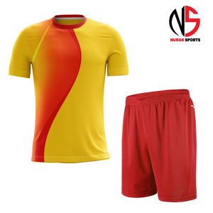 ชุดฟุตบอลน้ำหนักเบาพิมพ์โลโก้แบบกำหนดเองคุณภาพสูงระดับมืออาชีพ วัสดุโพลีเอสเตอร์ ดีไซน์ใหม่ ชุดฟุตบอลปี 2026 - Product Image 1