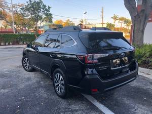 Mint Outbackk Premium AWD 2024 SUV noir avec moteur 2.5L et transmission intégrale - Product Image 2