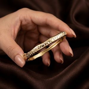 Hong Kong Supplier Jewelry Precious Best Quality 14K Yellow Gold Natural Diamond Round Thin Classic Bangle Woman Gift - Product Image 4