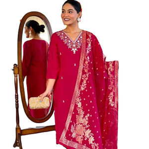 À la mode couleur rouge léger col en V broderie Diwali & Holi spécial Viscose chanderi soie fantaisie Kurti & Pent avec ensemble Dupatta - Product Image 1