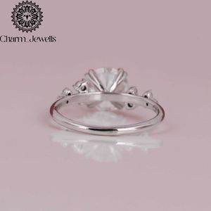 แหวนหมั้นผู้หญิง Charm_Jewells เงินแท้ 925 ประดับเพชรโมอิสซาไนต์ทรงคุชชั่น ดีไซน์คลาสสิคแบบหนามเตย รูปทรงมงกุฎ รับรองโดย IGI ชุบทอง 18K - Product Image 2