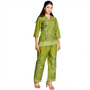 Short décontracté pour femme en coton biologique, coupe régulière, imprimé numérique, séchage rapide, toile épaisse respirante, écologique, très tendance - Product Image 1