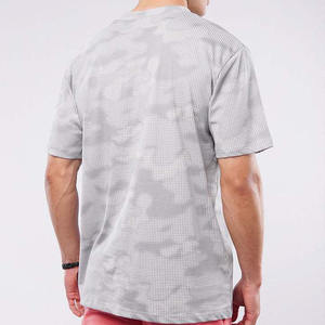 Camiseta de Moda Masculina con Estampado de Camuflaje, 100% Algodón Poliéster, Corte Holgado Informal, Estilo Urbano, Fabricante OEM, Proveedor de Ropa - Product Image 3