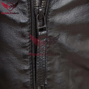 Chaqueta de Cuero Genuino Negra para Hombre, Estilo Motero, Cafe Racer, con Franja Roja de Carreras, Hombros Acolchados, Ropa Vintage Personalizada - Product Image 4