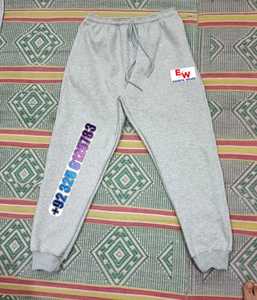 Pantalon de jogging personnalisé OEM/ODM pour homme, avec logo brodé grand format, style hip-hop, en molleton élasthanne/coton, streetwear décontracté et élastique - Product Image 2