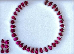 Pierre de tourmaline rubellite de 73,00 carats, taille poire, naturelle, pour la fabrication de bijoux fins - Product Image 6