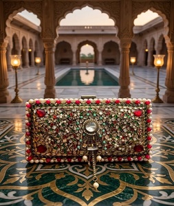 Bolso de mano tipo clutch Kundan con cuentas, grabado en relieve, con cadena de metal chapada en oro, hecho a mano, para bodas, eventos al aire libre, personalizado. - Product Image 5