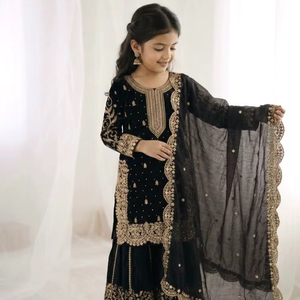 Ensemble Salwar pour filles, prêt-à-porter, brodé et orné de sequins, entièrement cousu, avec haut, bas et dupatta - Product Image 1