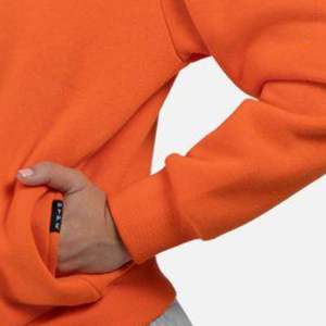 Sweat à capuche personnalisé pour homme avec logo sérigraphié sur le devant, 100 % coton molletonné, idéal pour l'hiver, style universitaire grec - Product Image 6