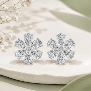 Boucles d'oreilles de luxe inspirées de la nature, pétales floraux, plaqué or 18 carats, diamant de laboratoire taille poire 6x4mm, argent sterling, design floral, raffinées - Product Image 2