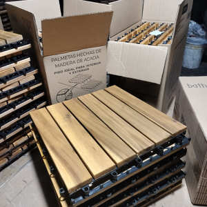 Tarima de Madera de Acacia Cuadrada Multicapa con Sistema de Bloqueo DUAL INTERLOCKING, Impermeable, 300x300mm, Acabado Mate, Moderna, Garantía de 2 Años, para Piscina - Product Image 6