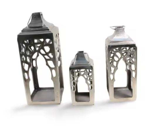 ชุดเชิงเทียนโลหะสำหรับตกแต่งบ้านสวนสีทองขนาดใหญ่ทำจากงานฝีมือในบ้านของชาวอินเดีย - Product Image 1