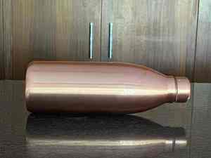 Bouteilles en cuivre poli gaufré classiques, bouteille d'eau ayurvédique portable, vaisselle en cuivre pur, bouteille artisanale, vente en gros, exportation - Product Image 2