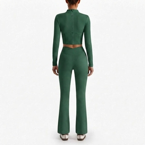 Ensemble de sport pour femme 2 pièces : haut court zippé à manches longues et pantalon évasé taille haute – Idéal pour la gym, le yoga et l'entraînement - Product Image 6