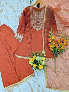 Traje Sharara Naranja Oxidado para Mujer con Bordado Pesado de Zari y Espejos, Kurti de Seda, Pantalón Sharara y Conjunto de Dupatta de Organza - Estilo Indio/Pakistaní - Product Image 5