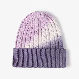 Bonnet tricoté unisexe personnalisé en coton 100% avec motif torsadé, idéal pour hommes et femmes, parfait pour la Saint-Valentin et les voyages en hiver - Product Image 3