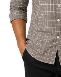 Camisa casual a cuadros en tono taupe y blanco para hombre, corte ajustado, manga larga, con botones, de algodón, elegante, de calidad premium. - Product Image 2
