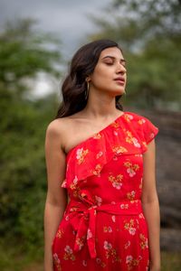 Vestido de Verano Casual de Longitud Midi con Estampado Floral Rojo, de un Solo Hombro, con Cinturón, Ajuste Holgado, Tejido, Elegante y Hermoso para Mujer - Product Image 2