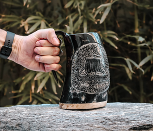 Chope à bière en corne naturelle écologique pour les festivals Renaissance, les banquets médiévaux et les soirées à thème - Product Image 5