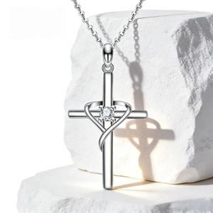 Collier pendentif croix dorée AMBER JEWELS, diamant de laboratoire, design infini, bijoux religieux unisexe, plaqué or 14 carats, IGI - Product Image 3