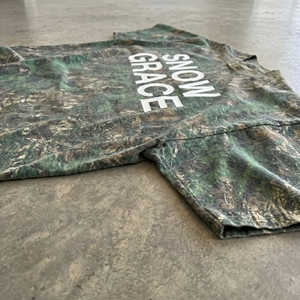 T-shirt pour homme Snow Grace à imprimé camouflage, manches courtes, col rond, coupe classique, jersey décontracté en coton - Product Image 3