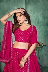 Ensemble Lehenga Choli en Georgette pour femme avec broderies et sequins, Lehenga entièrement cousu, blouse non cousue et dupatta assorti - Product Image 5