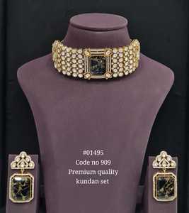 Parure de bijoux ethniques plaqués or avec collier Kundan 909 et boucles d'oreilles en fausses perles et pierres magiques, pour femme, idéale pour les fiançailles - Product Image 2