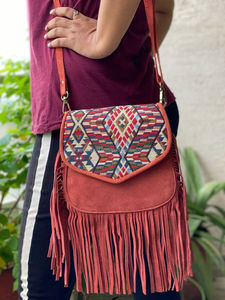 Bolso de cuero con flecos de gamuza, estilo Jacquard, Kim - Product Image 4