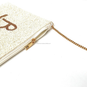 Bolso de mano con cremallera para maquillaje nupcial blanco hecho a mano, bolso de mano plegable para boda, regalo de tamaño personalizado, bolso informal para despedida de soltera - Product Image 3