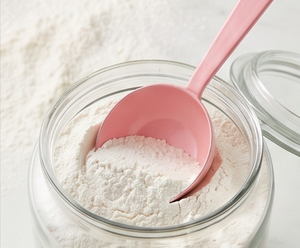 Ensemble de 4 cuillères doseuses en plastique rose avec longues poignées, parfaites pour une utilisation en cuisine, à la maison et à l'hôtel - Product Image 2