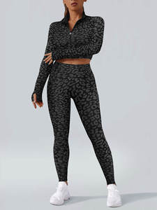 Ensemble de sport à manches longues à imprimé léopard sans couture pour femmes, veste à fermeture éclair et leggings, tenue deux pièces pour le fitness et le yoga - Product Image 3