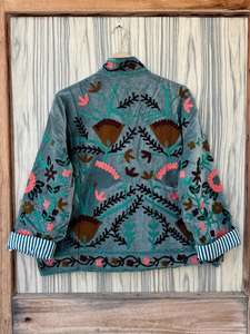 Chaqueta Suzani de terciopelo bordada a mano: Abrigo bohemio de invierno - Product Image 6