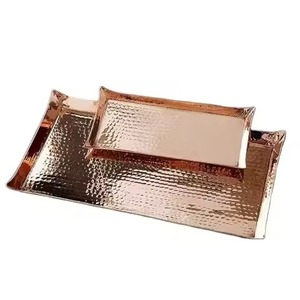 Plateau de service rectangulaire avec poignées incrustées d'or, style glamour en métal poli, vaisselle durable pour hôtel - Product Image 3