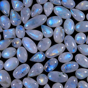 Cabujones de Piedra Lunar Arcoíris, Gemas Sueltas Naturales con Destello de Fuego Azul |   Piedras para Joyería Pulidas a Mano, Mezcla de Formas, Exportación a Granel - Product Image 1