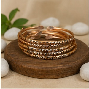 Pulsera de Cobre Sólido con Acabado Antiguo, Diseño Tribal Estampado a Mano, Tipo Brazalete Abierto, Venta al por Mayor - Product Image 6