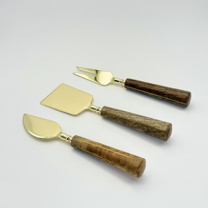 Juego de 3 espátulas para mantequilla, mermelada y queso, de acero inoxidable, con diseño creativo y chapado en oro, con mango de madera. - Product Image 4