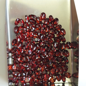 โกเมนสีแดงธรรมชาติ 5x3.5 มม. รูปทรงวงรี คุณภาพดีที่สุด พลอยหลวมสำหรับทำเครื่องประดับ - Product Image 3