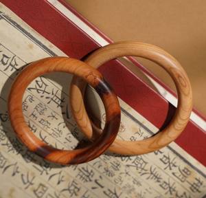 Collection Designer : Bracelets en Bois Élégants et Imperméables pour Femmes, Couleurs Personnalisables, Finition Lisse – Idéaux pour Mariages, Festivals et Tenues Décontractées - Product Image 3