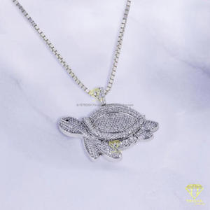 Pendentif tortue de mer exclusif avec pierres de diamant Moissanite de qualité supérieure et look tendance - Product Image 4