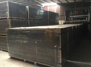 Vietnamese Manufacturer's Heavy-Duty E1 Phenolic <b>Board</b> <b>Black</b> Film Faced Plywood Rubber Core Eco-Friendly Water Bedroom Kitchen - Product Image 3