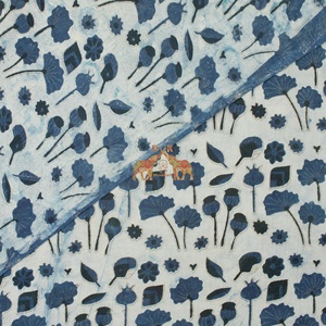 Tissus en coton bleu indigo imprimés à la main avec des motifs floraux pour la décoration intérieure et les créateurs de vêtements - Product Image 5